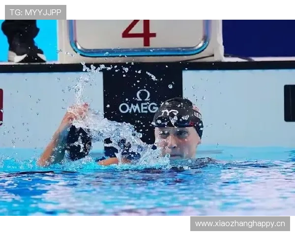 凯蒂·莱德基泳池边居然是这样，奢侈到让人怀疑她是不是明星啊？